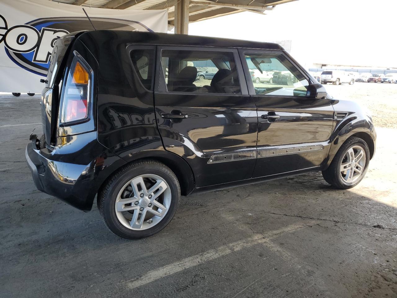2011 Kia Soul + - Image 3