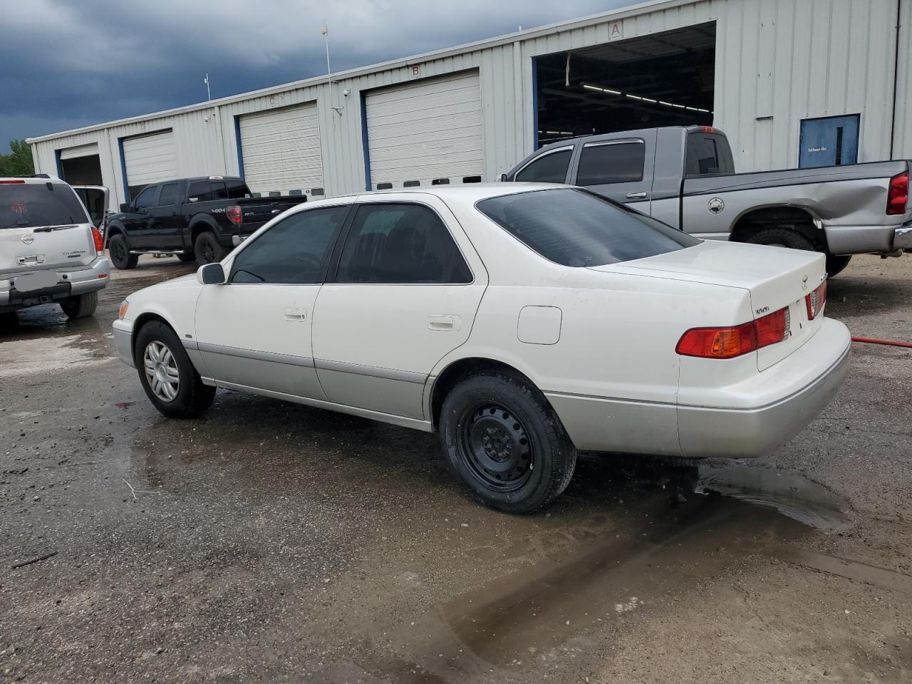 2001 Toyota Camry Le - Image 2