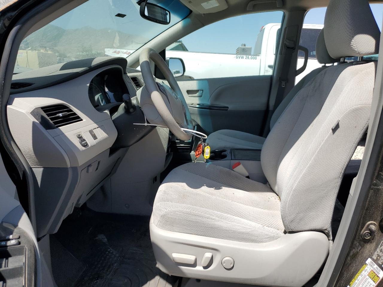 2013 Toyota Sienna Le - Фото 7