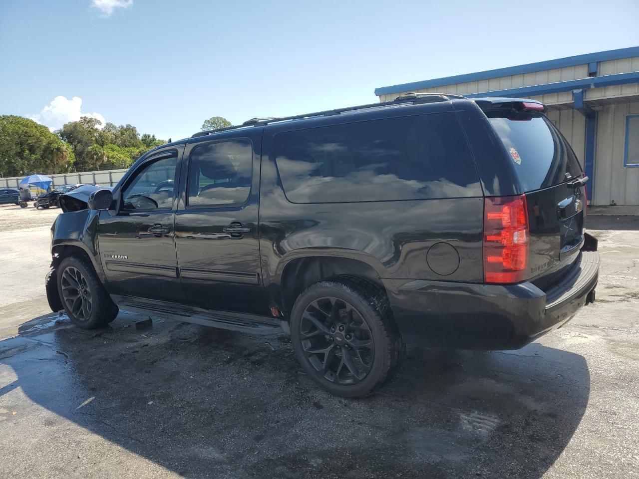 2011 Chevrolet Suburban K1500 Lt - Image 2