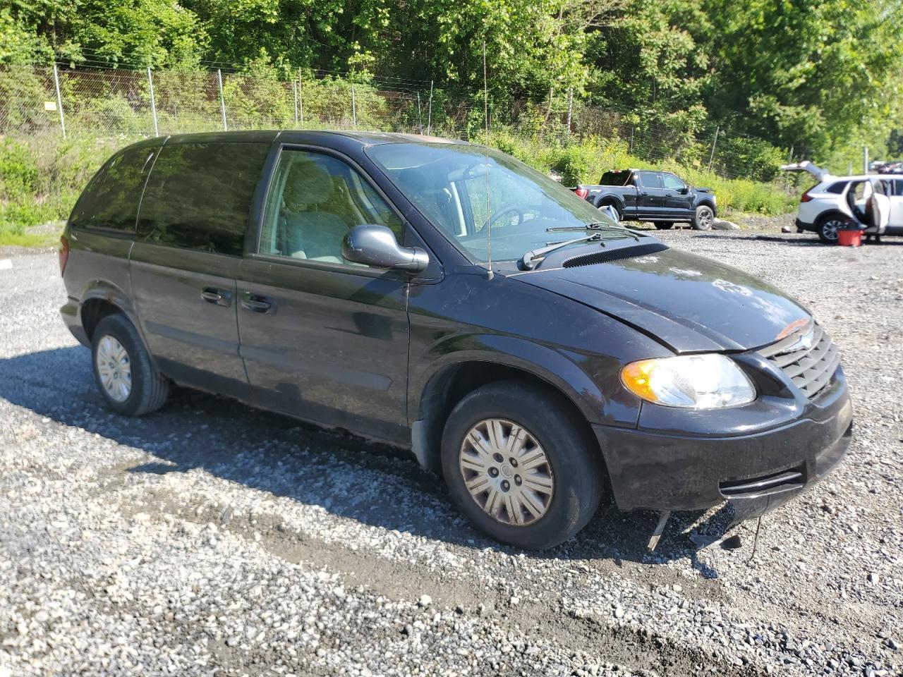 2006 Chrysler Town & Country - Image 4