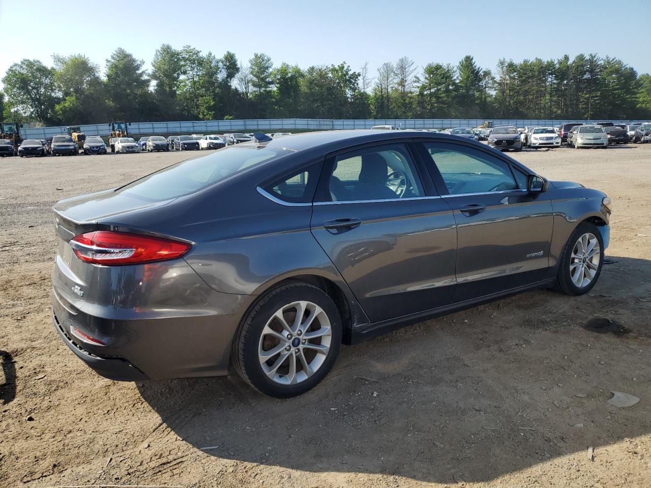 2019 Ford Fusion Se - Image 3