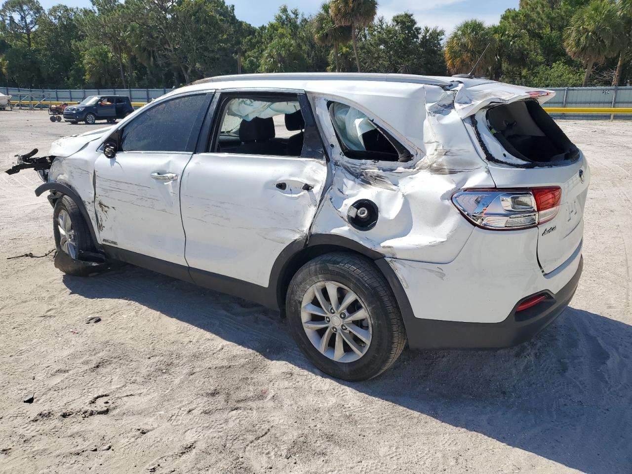 2017 Kia Sorento Lx - Image 2