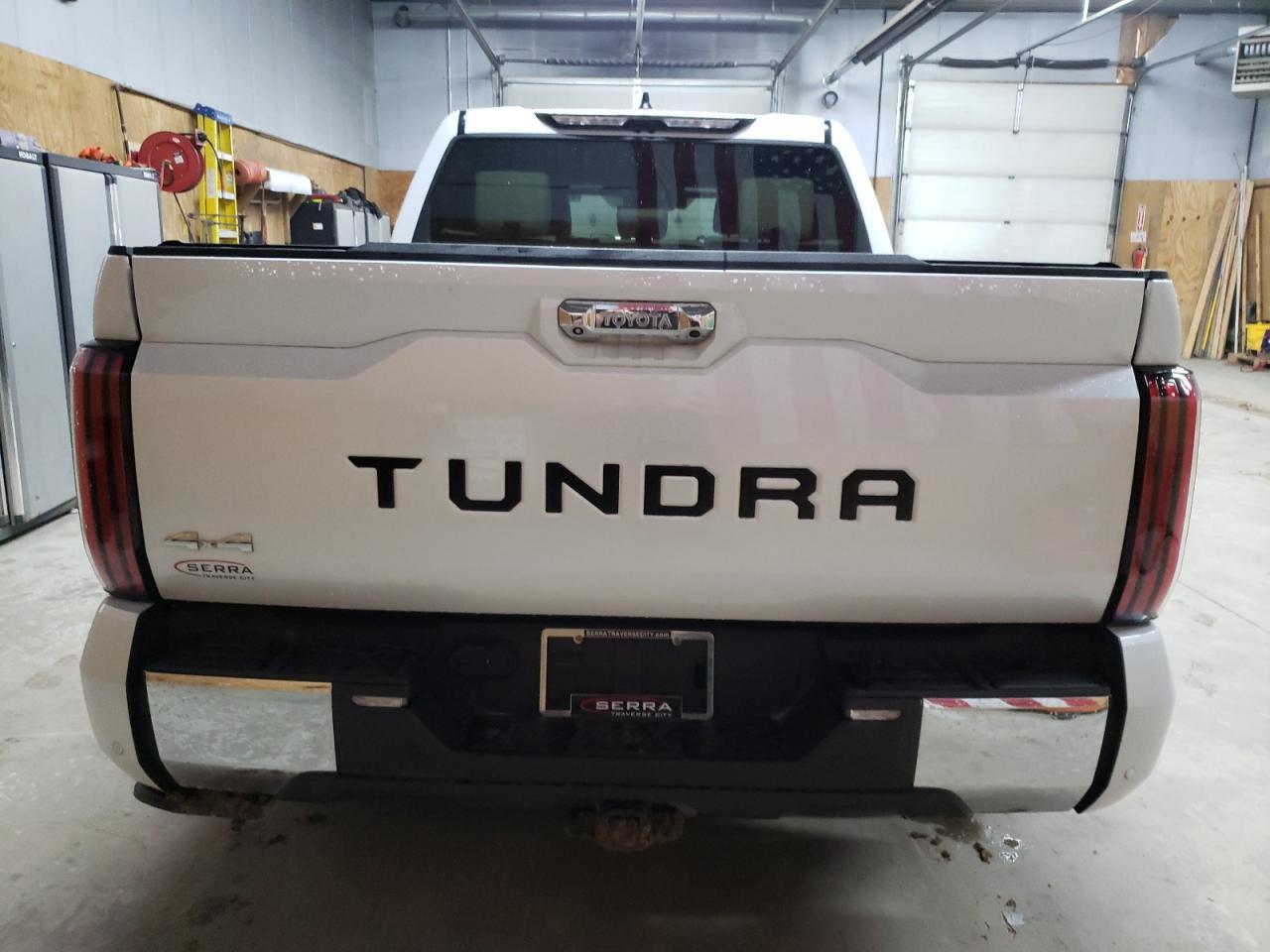2024 Toyota Tundra Crewmax Platinum - Image 6