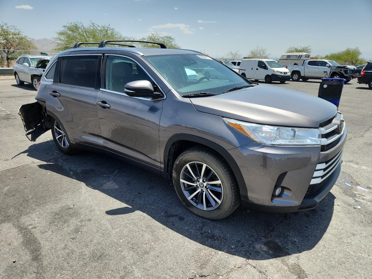 2018 Toyota Highlander Se - Фото 4