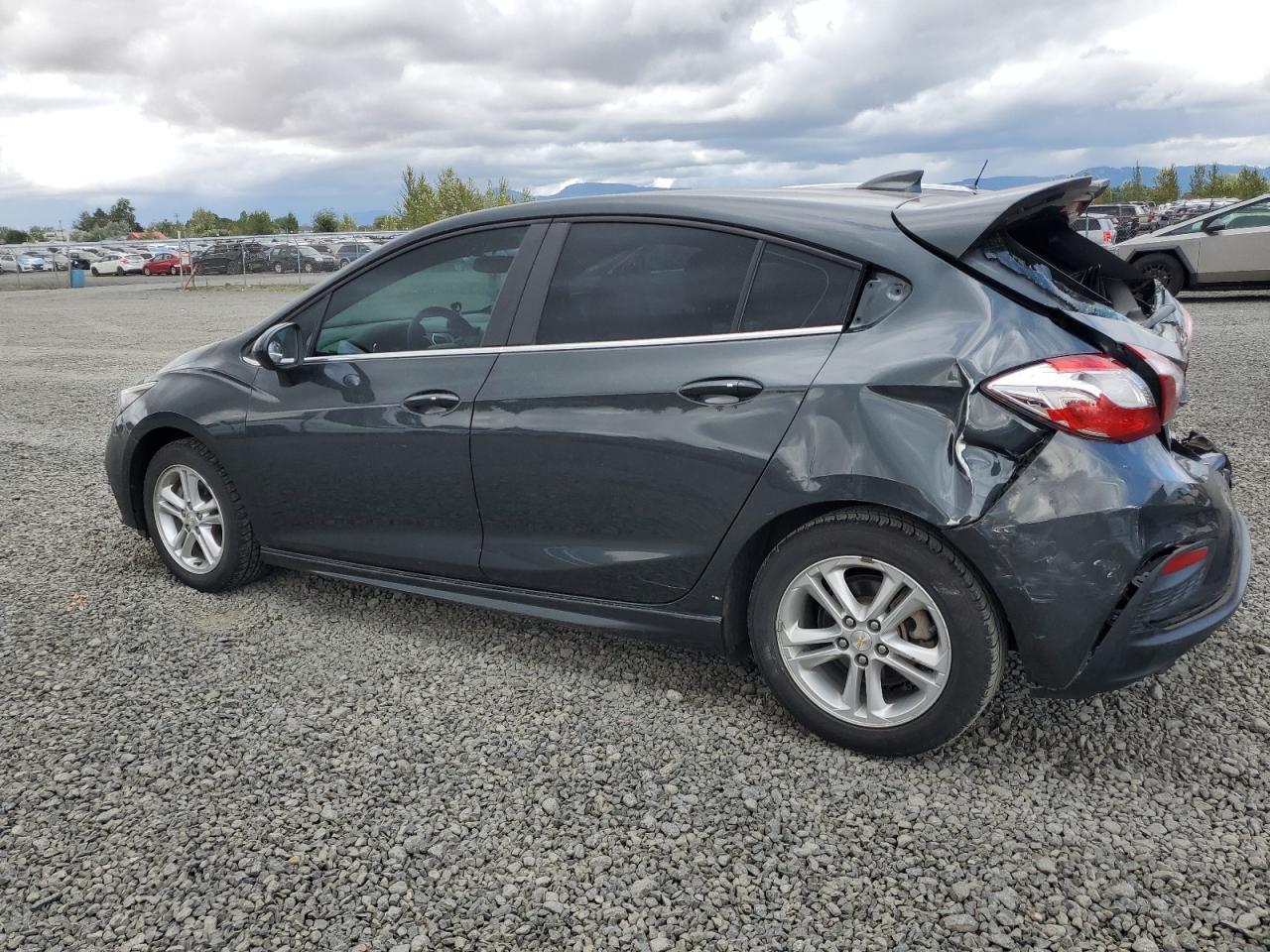 2018 Chevrolet Cruze Lt - Image 2