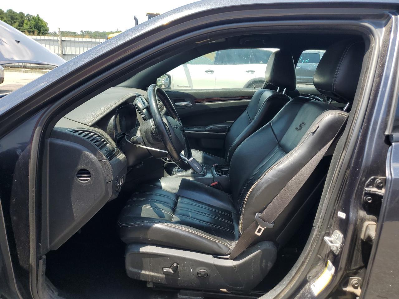 2019 Chrysler 300C - Image 7