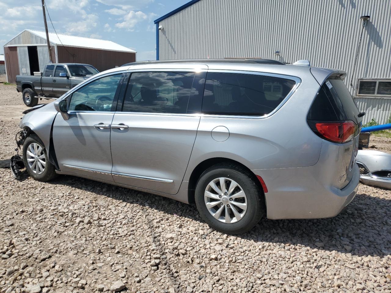 2017 Chrysler Pacifica Touring L - Фото 2