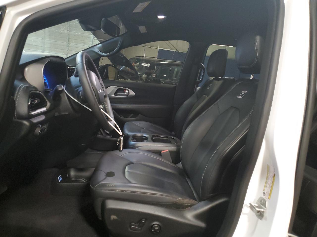 2024 Chrysler Pacifica Touring L - Image 7