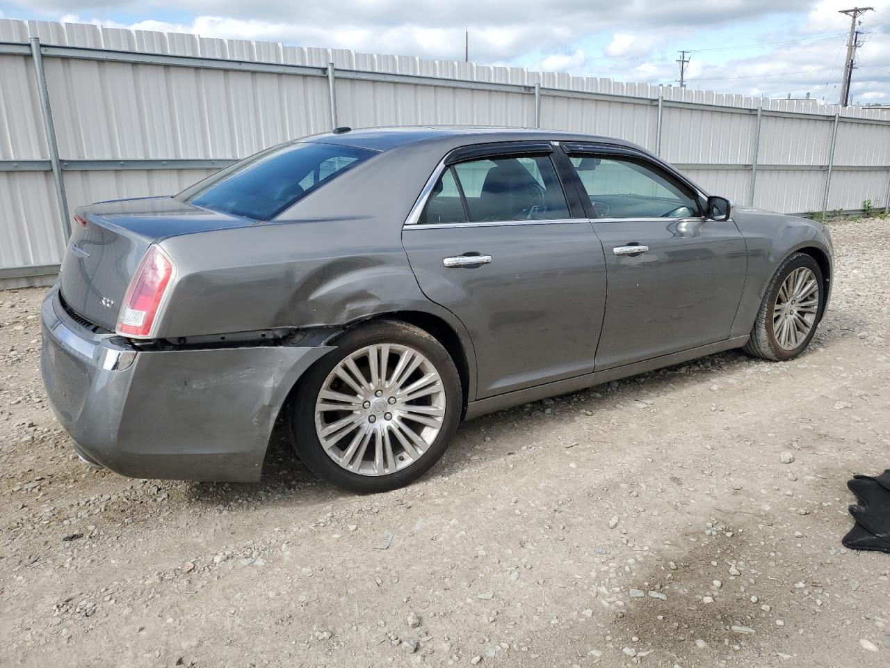 2012 Chrysler 300 Limited - Фото 3