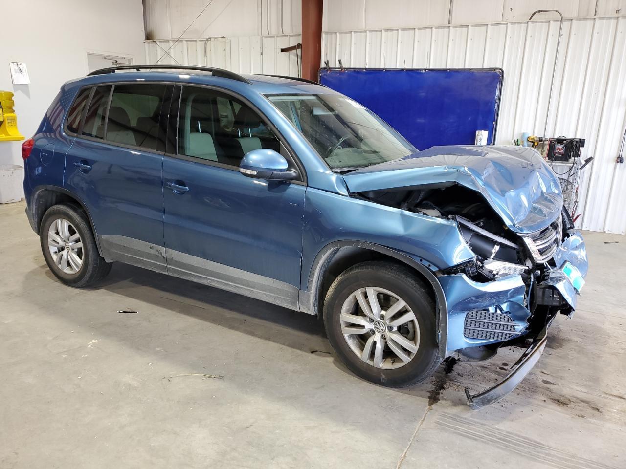 2017 Volkswagen Tiguan S - Фото 4
