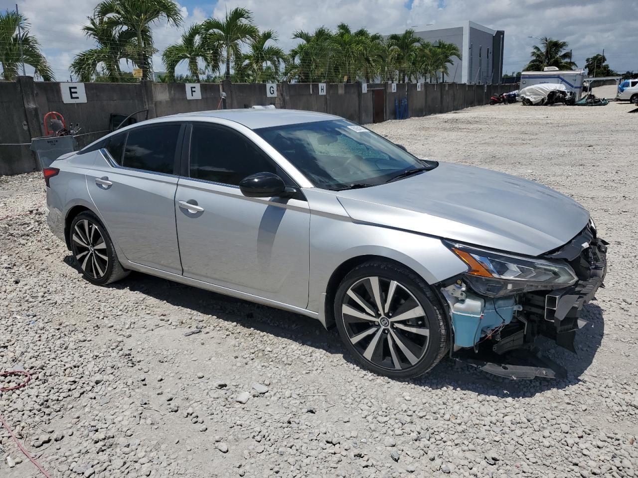 2021 Nissan Altima Sr - Фото 4