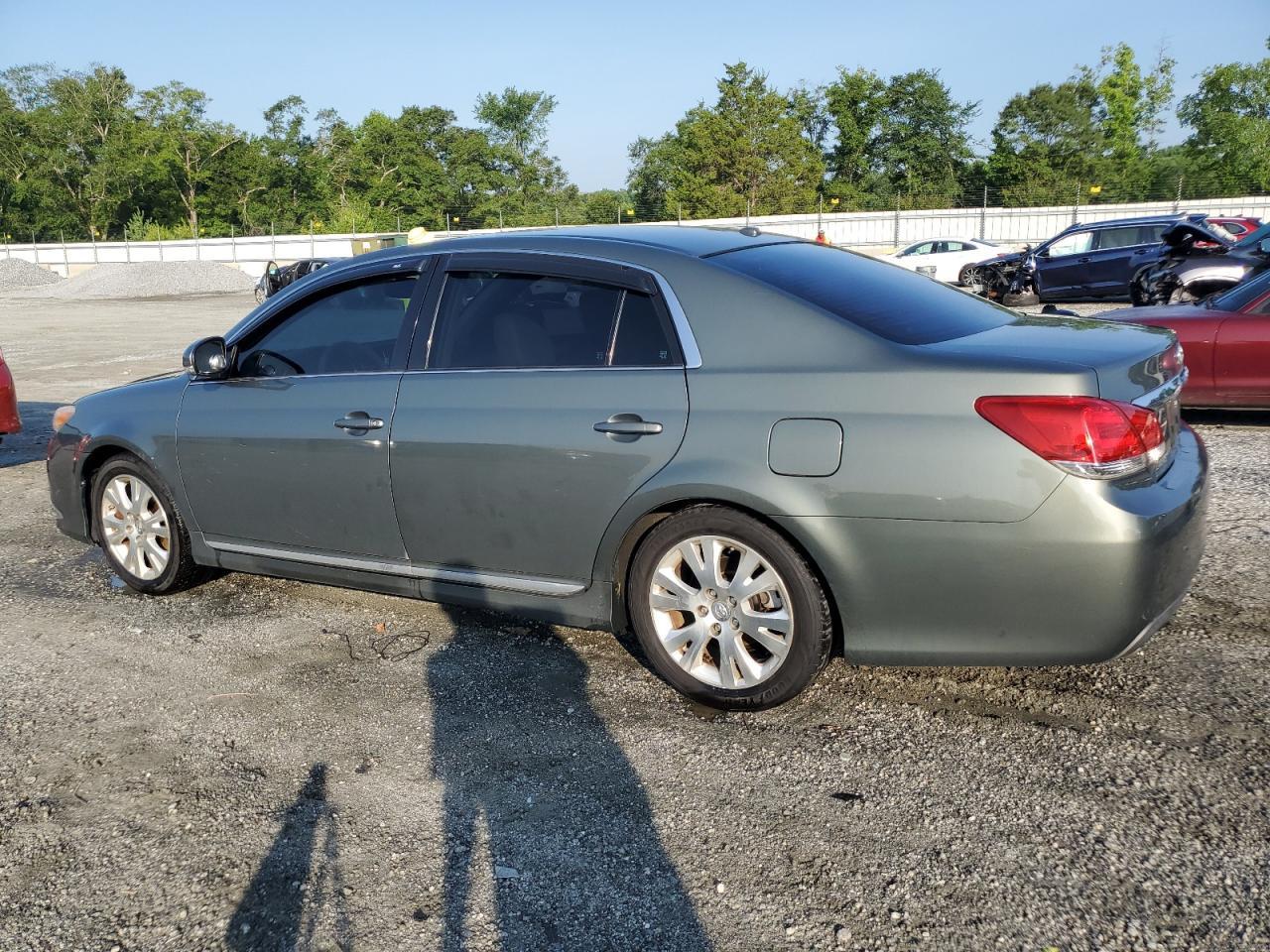 2011 Toyota Avalon Base - Фото 2