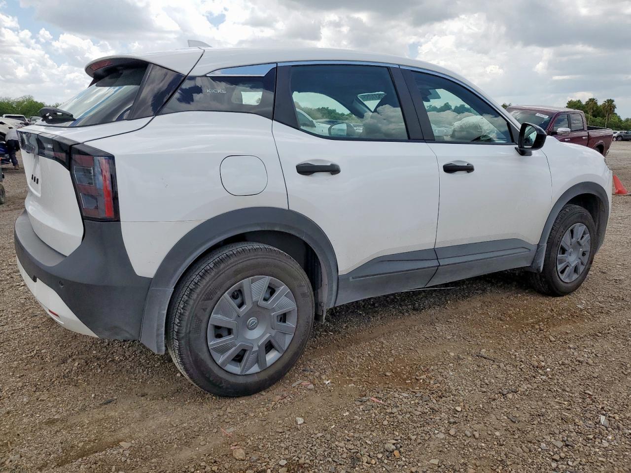 2025 Nissan Kicks S - Фото 3