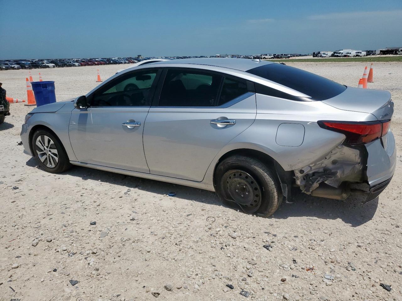2020 Nissan Altima S - Фото 2
