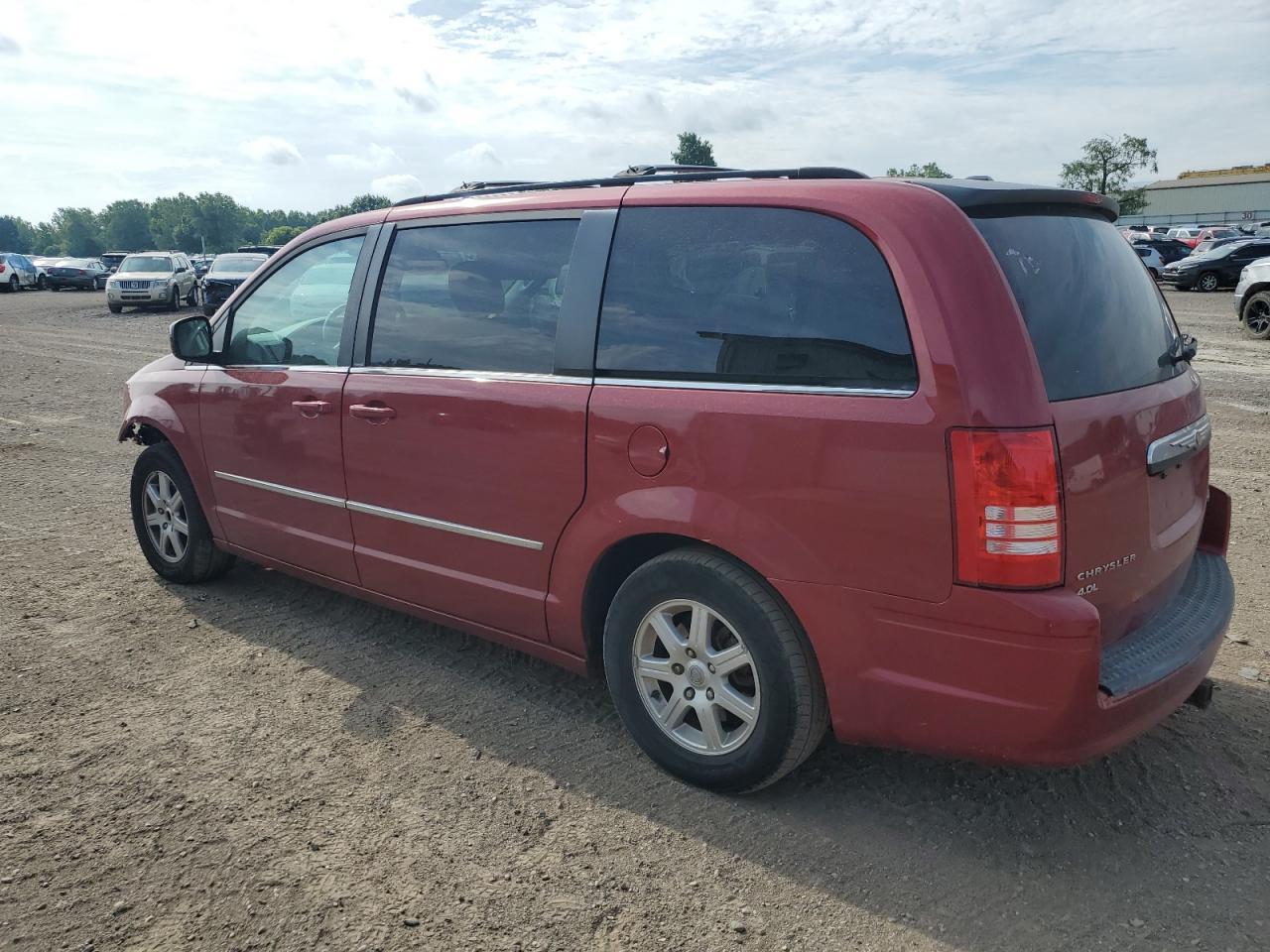 2010 Chrysler Town & Country Touring - Image 2