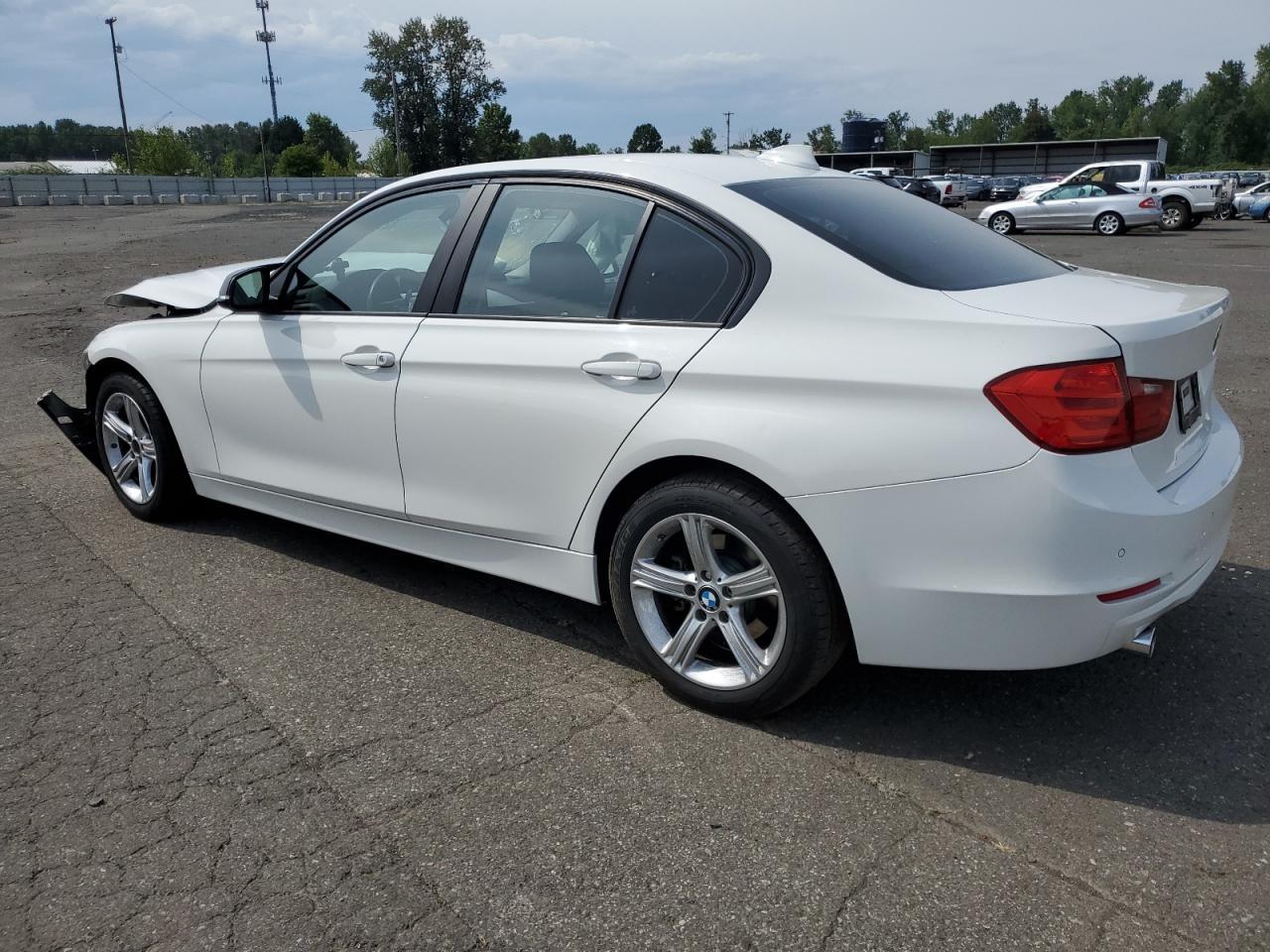2014 BMW 320 I xDrive - Image 2
