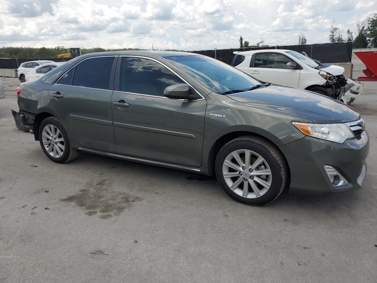 2014 Toyota Camry Hybrid - Image 4
