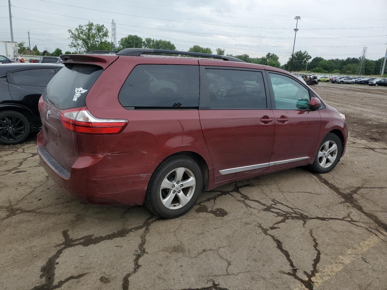 2017 Toyota Sienna Le - Фото 3