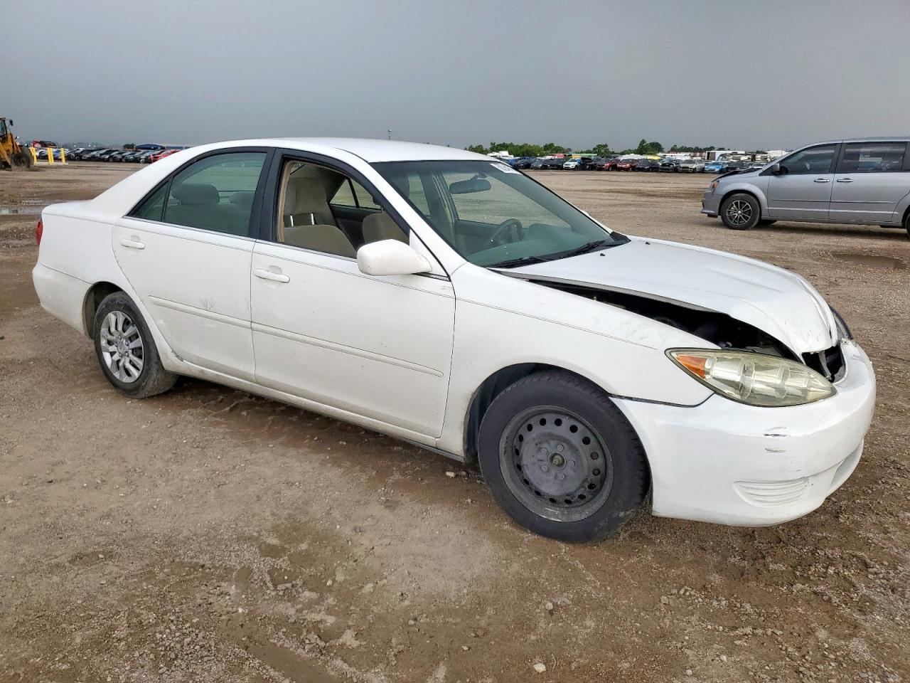 2005 Toyota Camry Le - Image 4