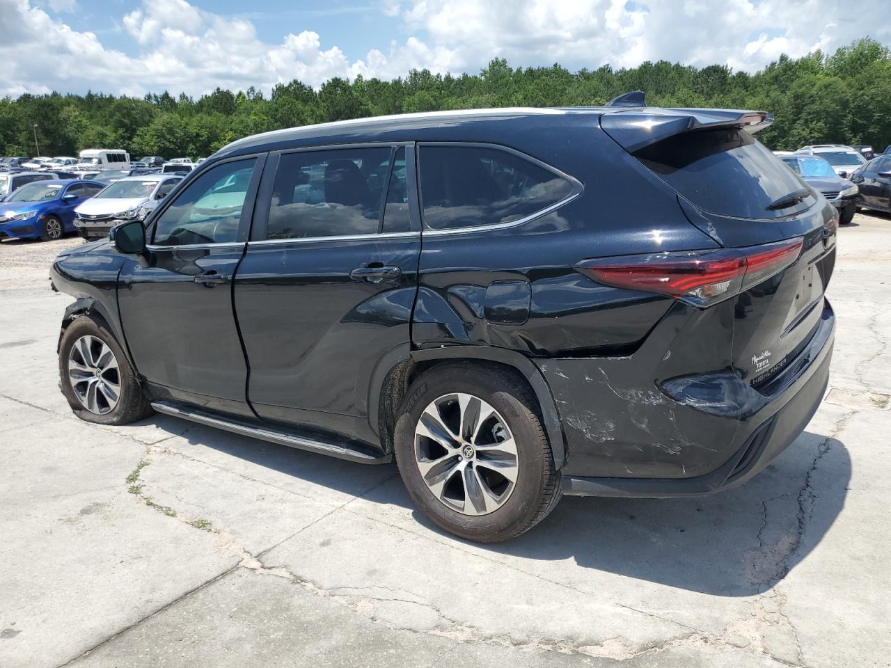 2024 Toyota Highlander Le - Image 2