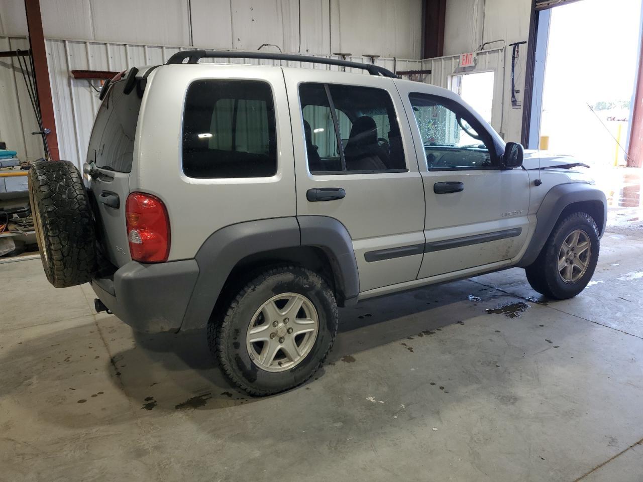 2004 Jeep Liberty Sport - Фото 3