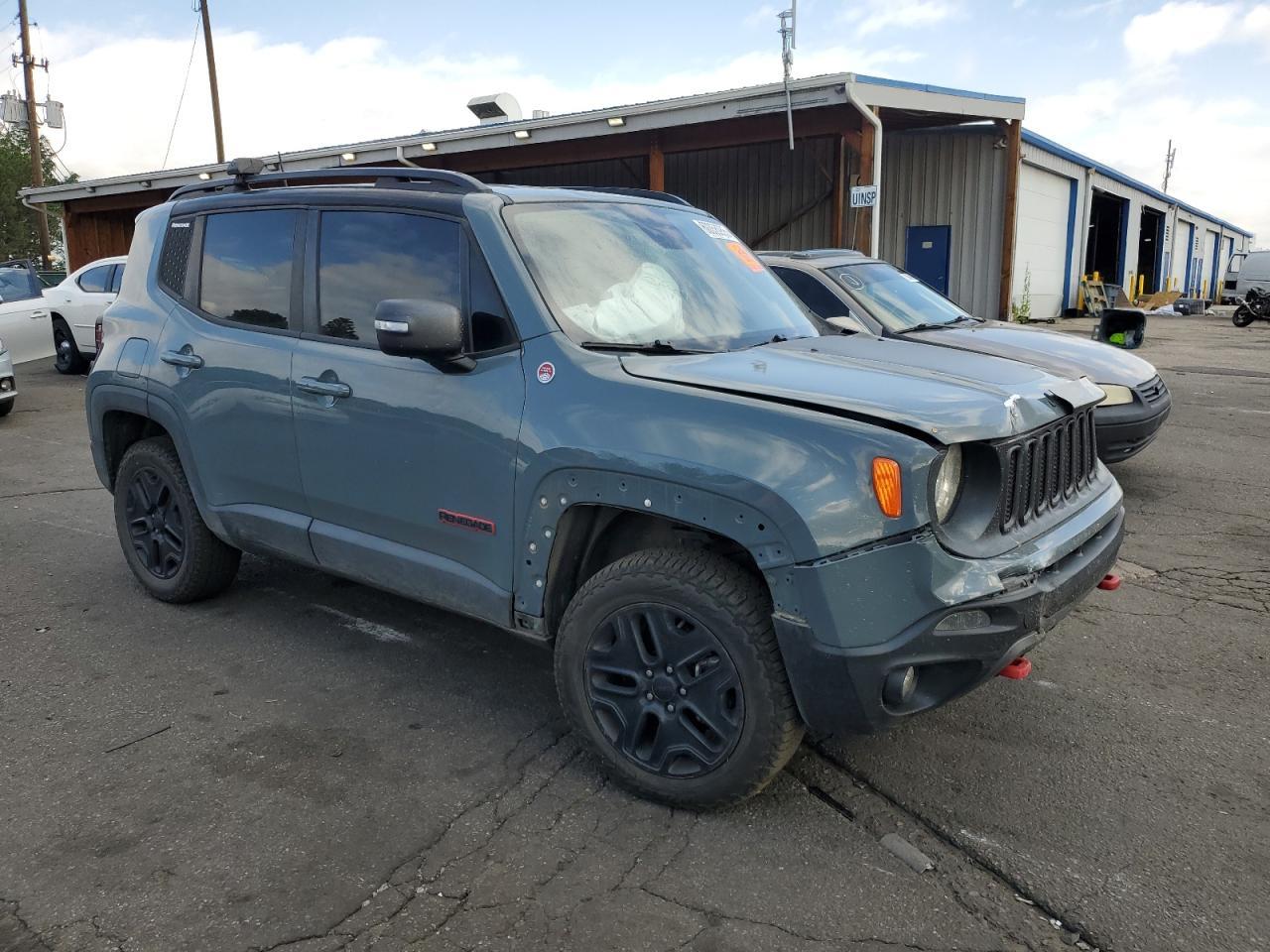 2018 Jeep Renegade Trailhawk - Image 4