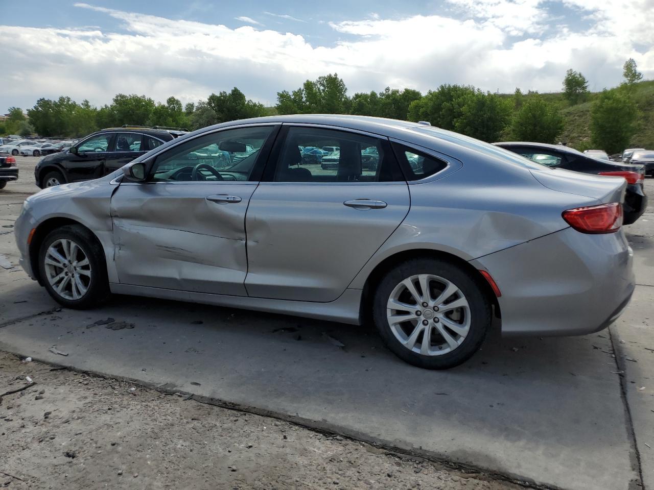 2015 Chrysler 200 Limited - Фото 2