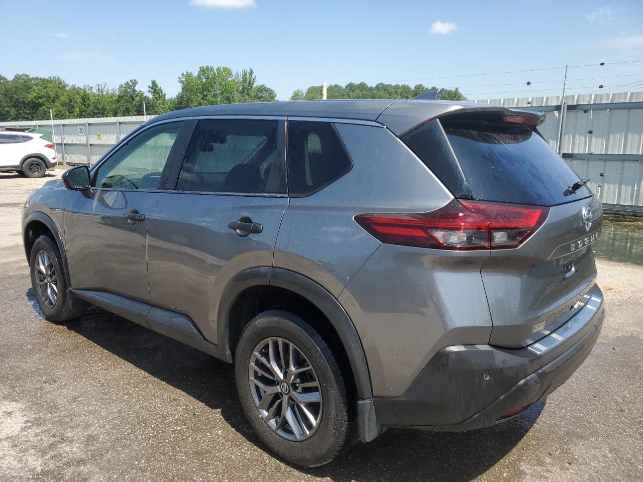 2021 Nissan Rogue S - Фото 2