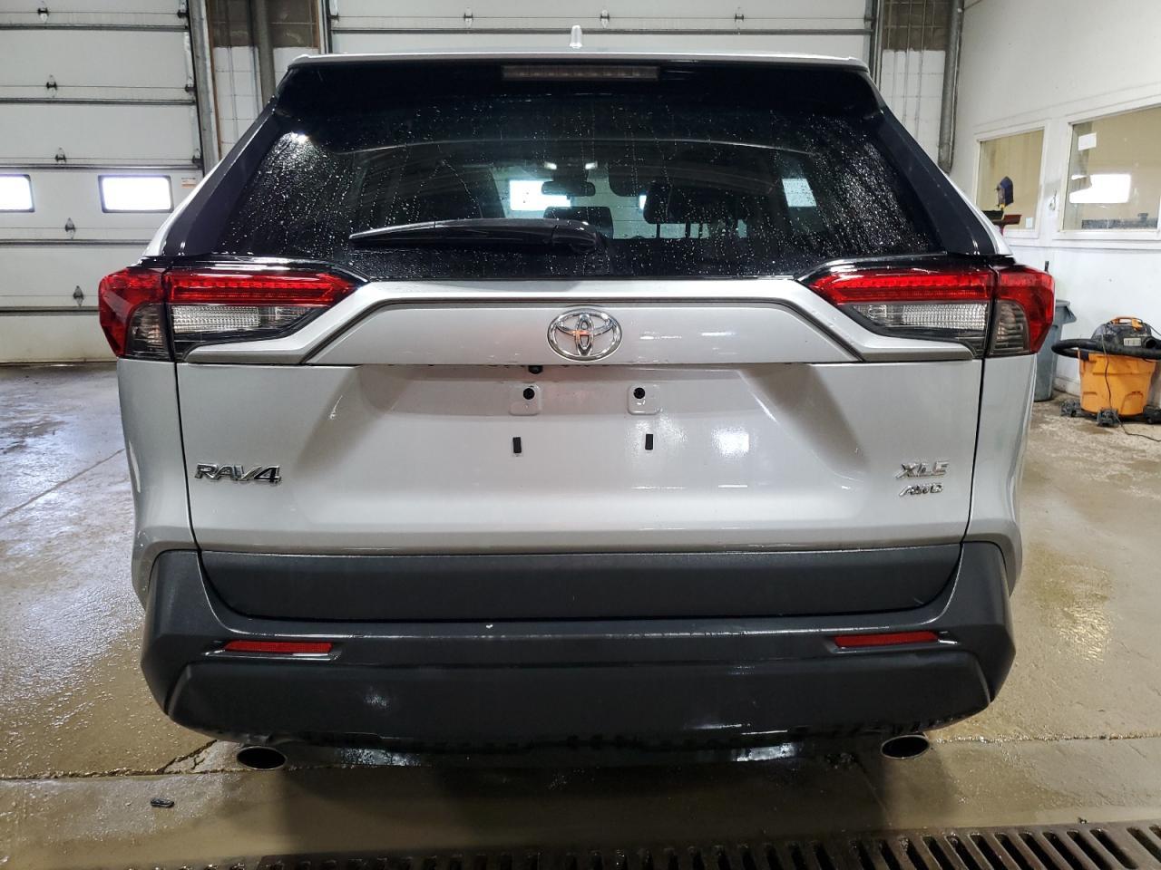 2023 Toyota Rav4 Xle Premium - Image 6