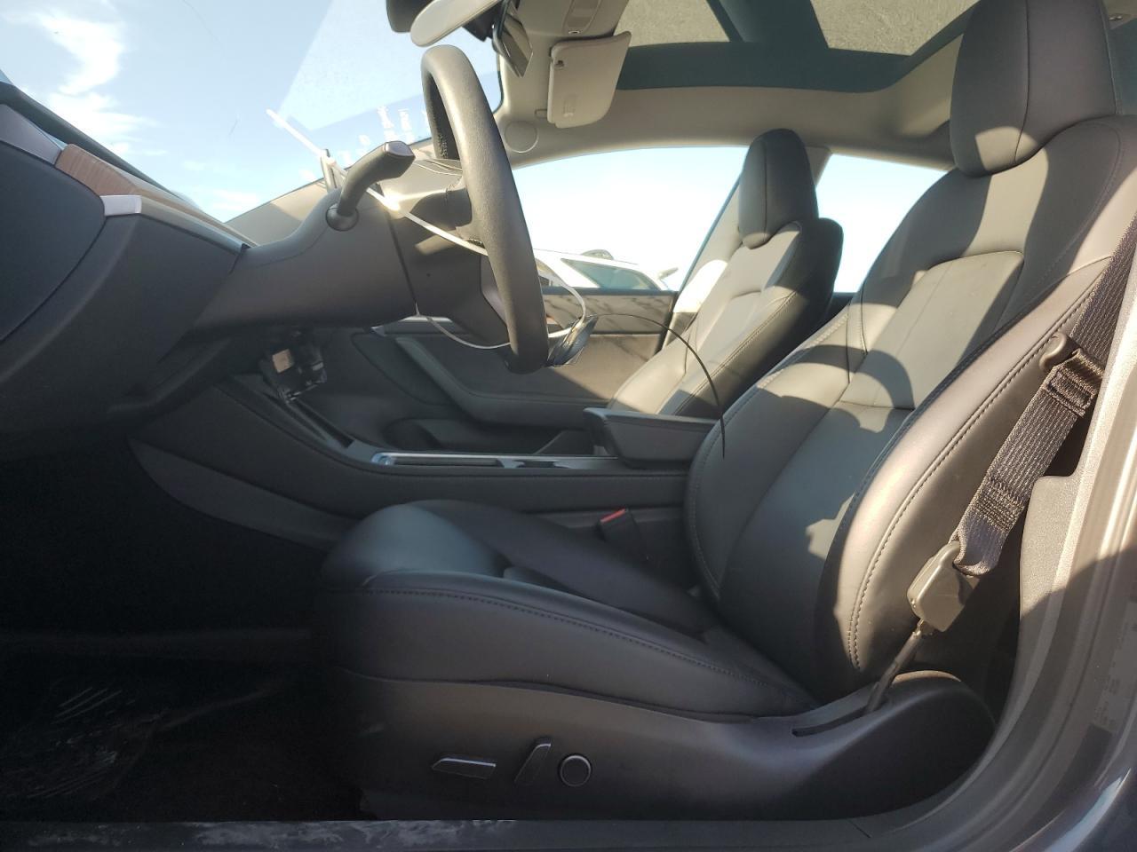 2023 Tesla Model 3 - Image 7