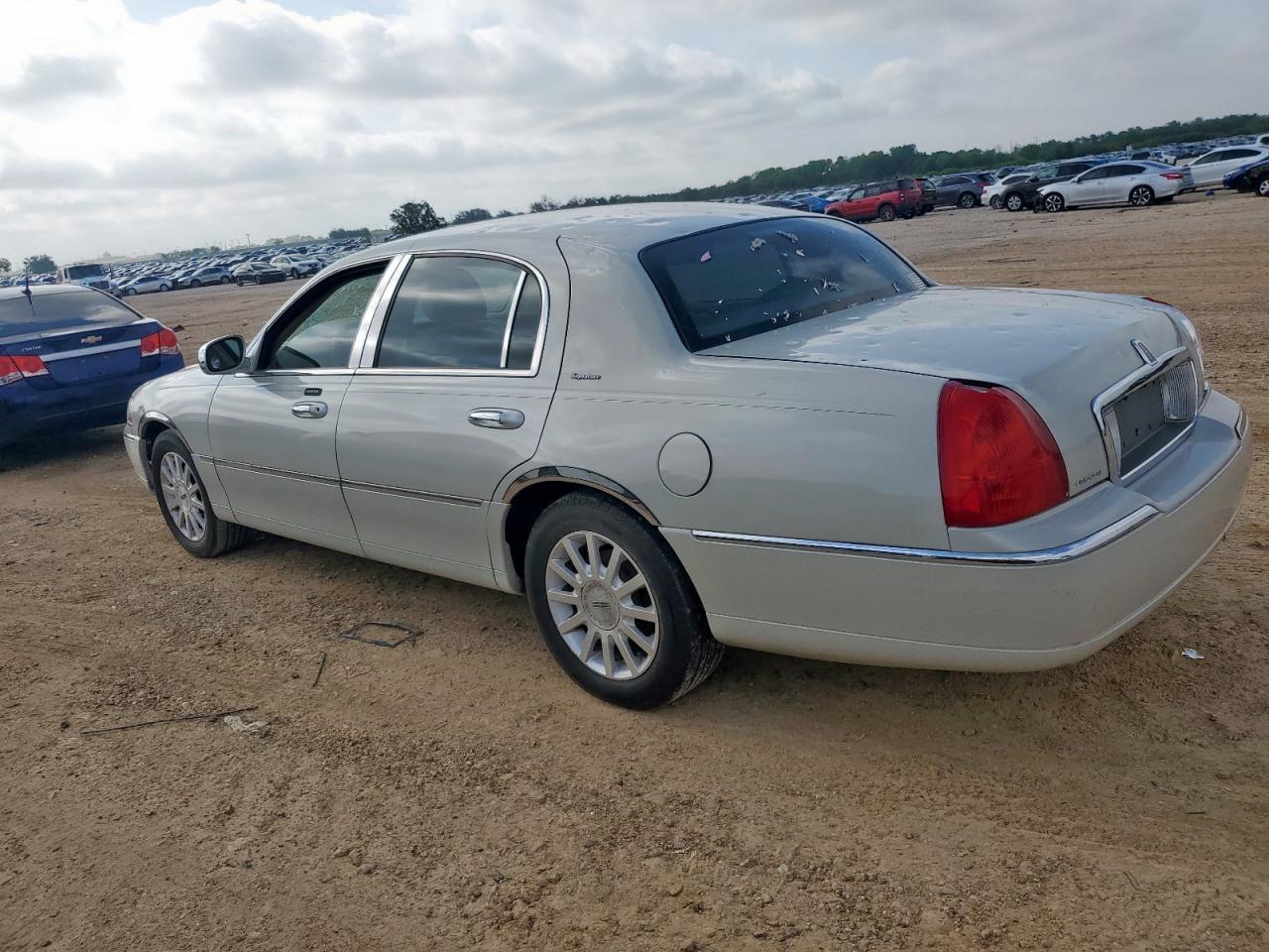 2006 Lincoln Town Car Signature - Фото 2
