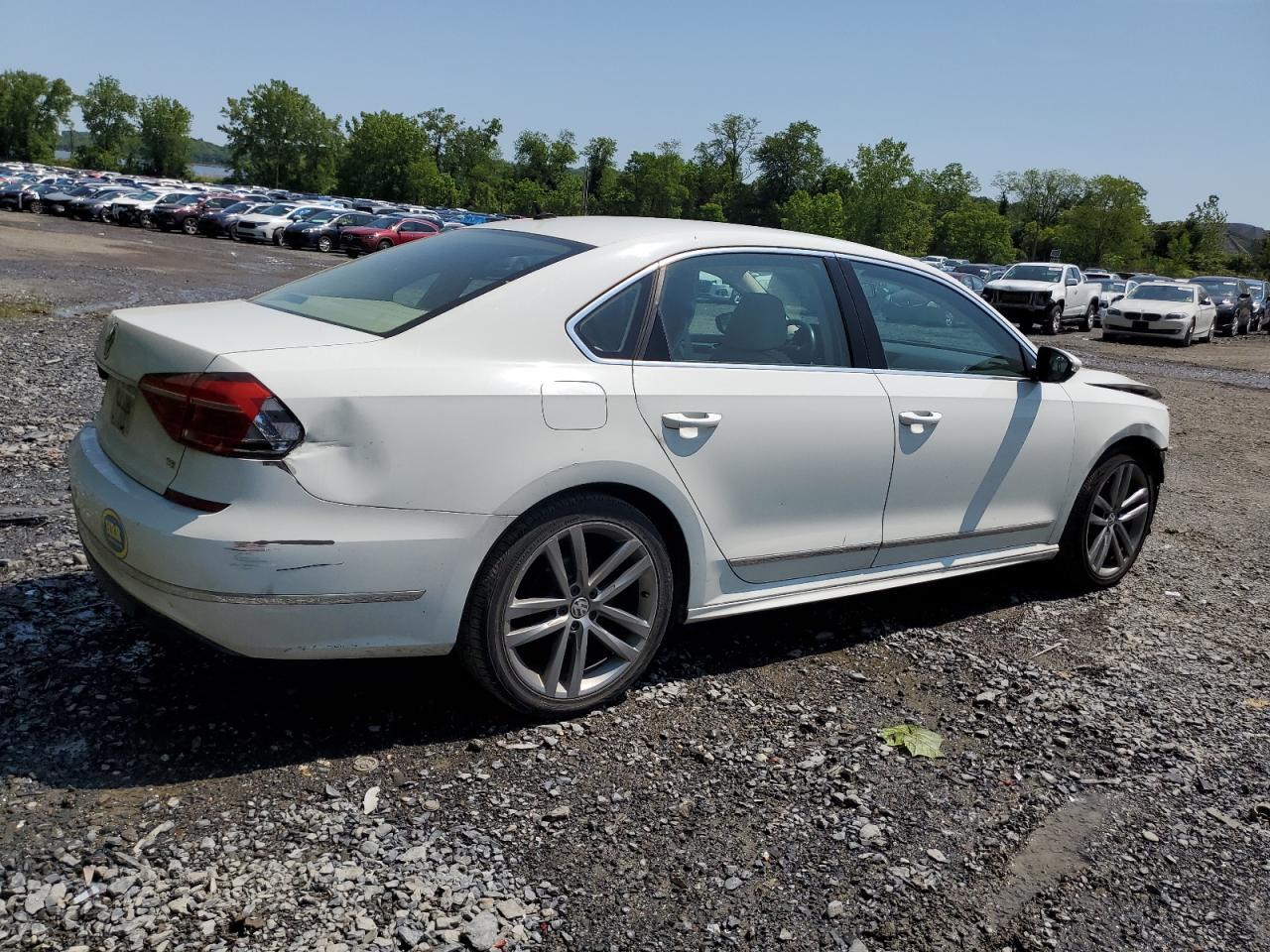 2016 Volkswagen Passat S - Фото 3