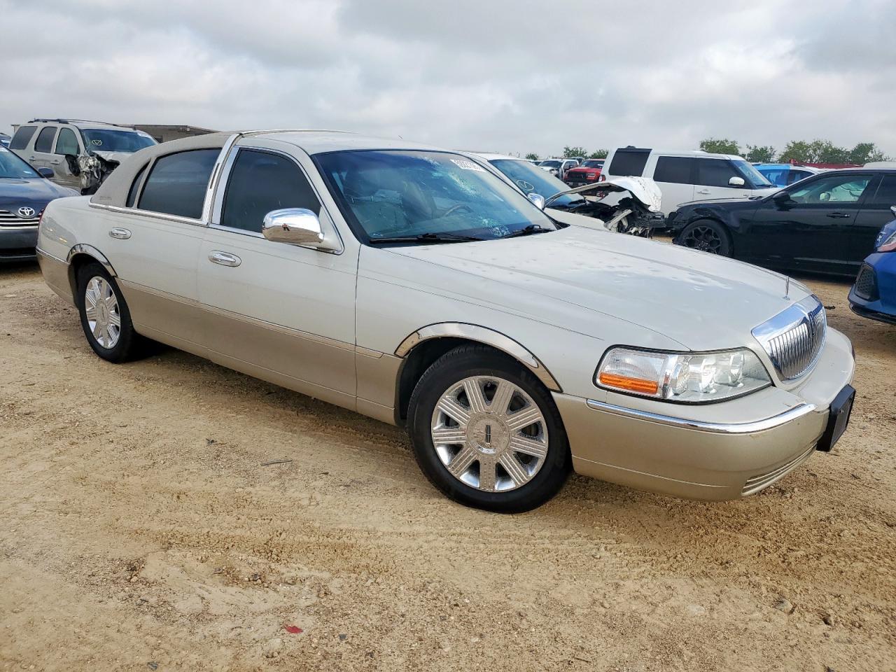 2004 Lincoln Town Car Ultimate - Фото 4