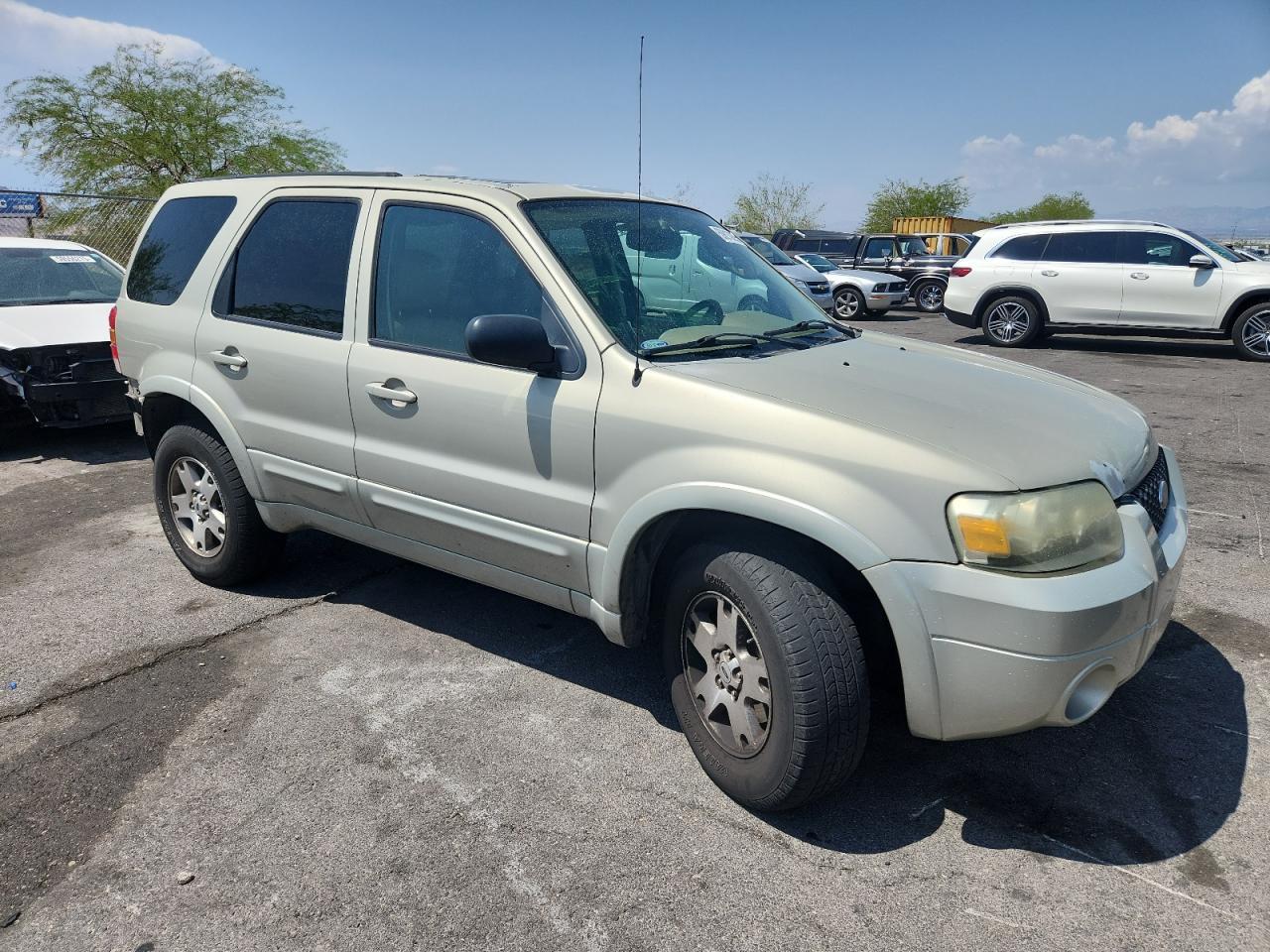 2005 Ford Escape Limited - Image 4
