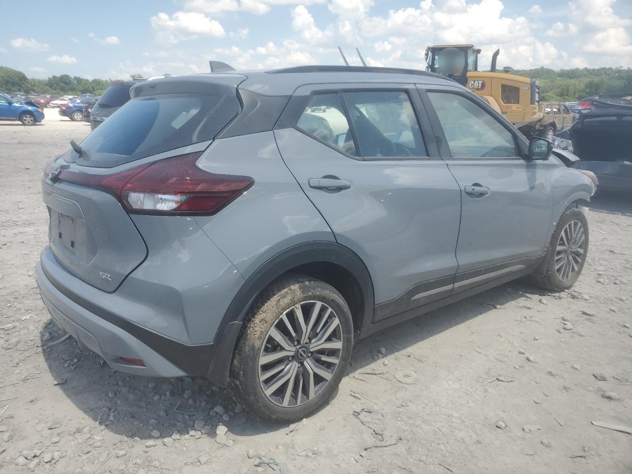 2023 Nissan Kicks Sr - Image 3