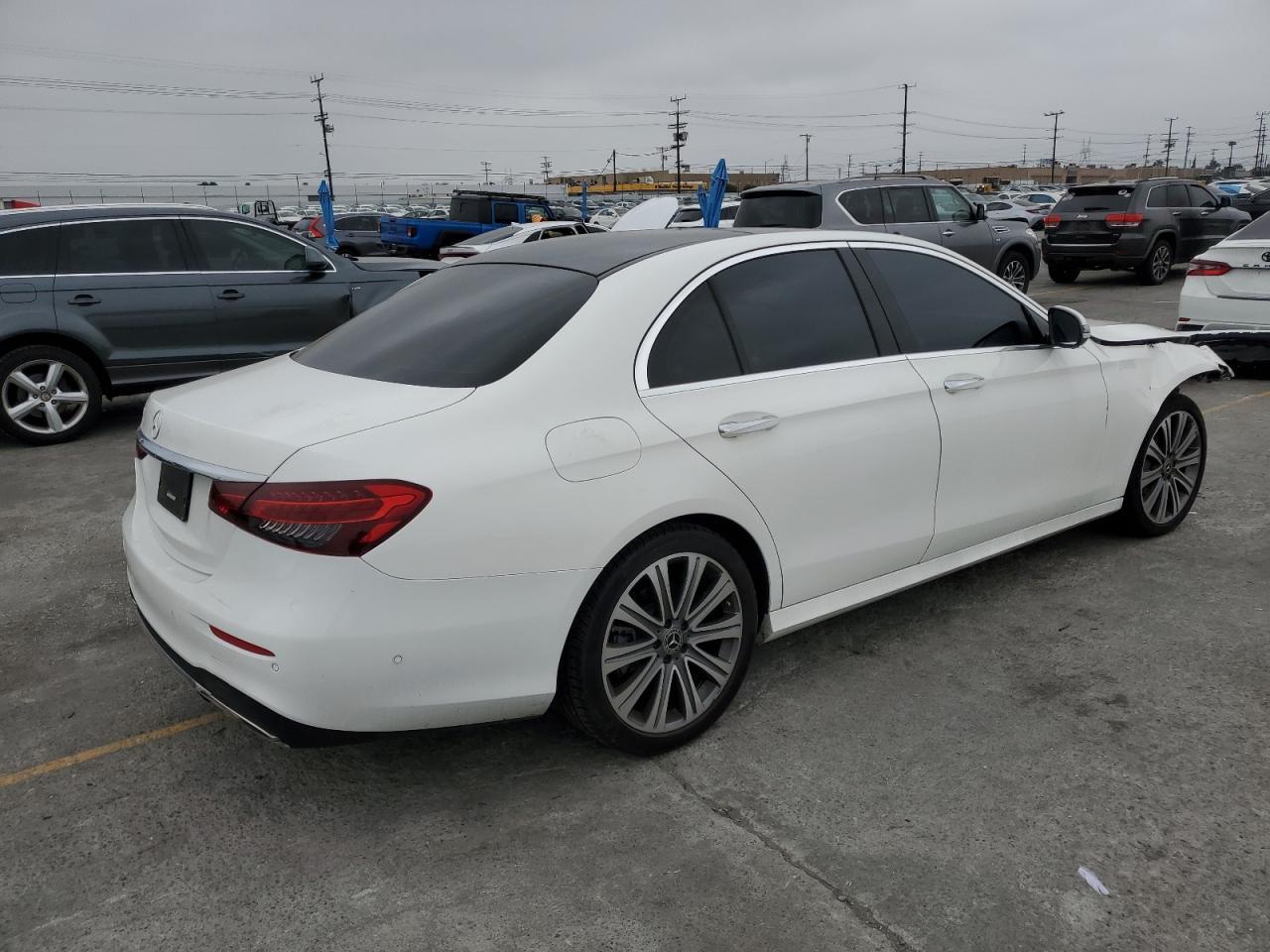2022 Mercedes-Benz E 350 - Фото 3