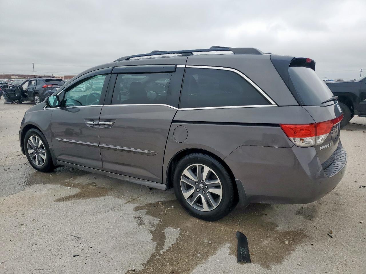 2015 Honda Odyssey Touring - Фото 2