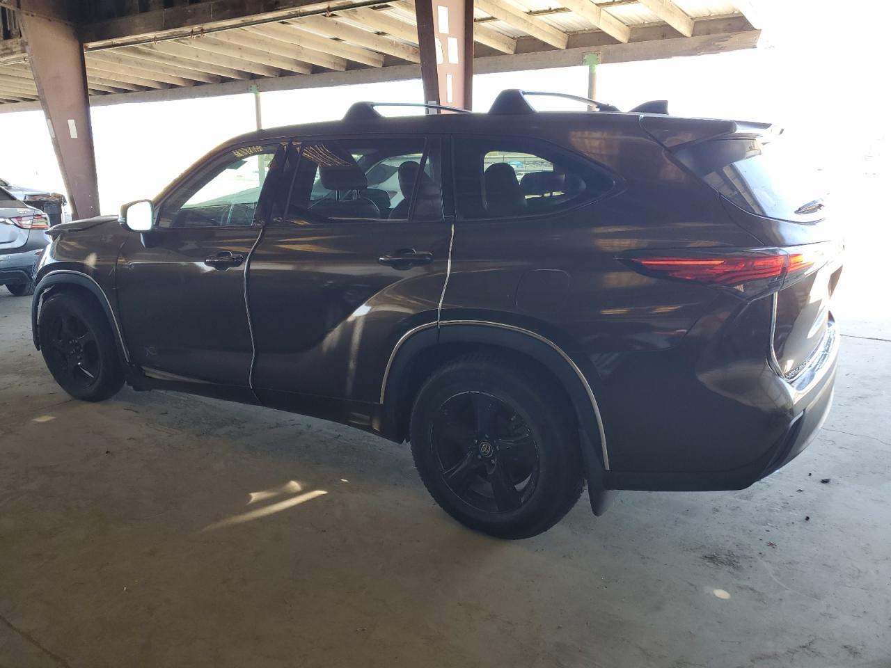 2020 Toyota Highlander L - Image 2