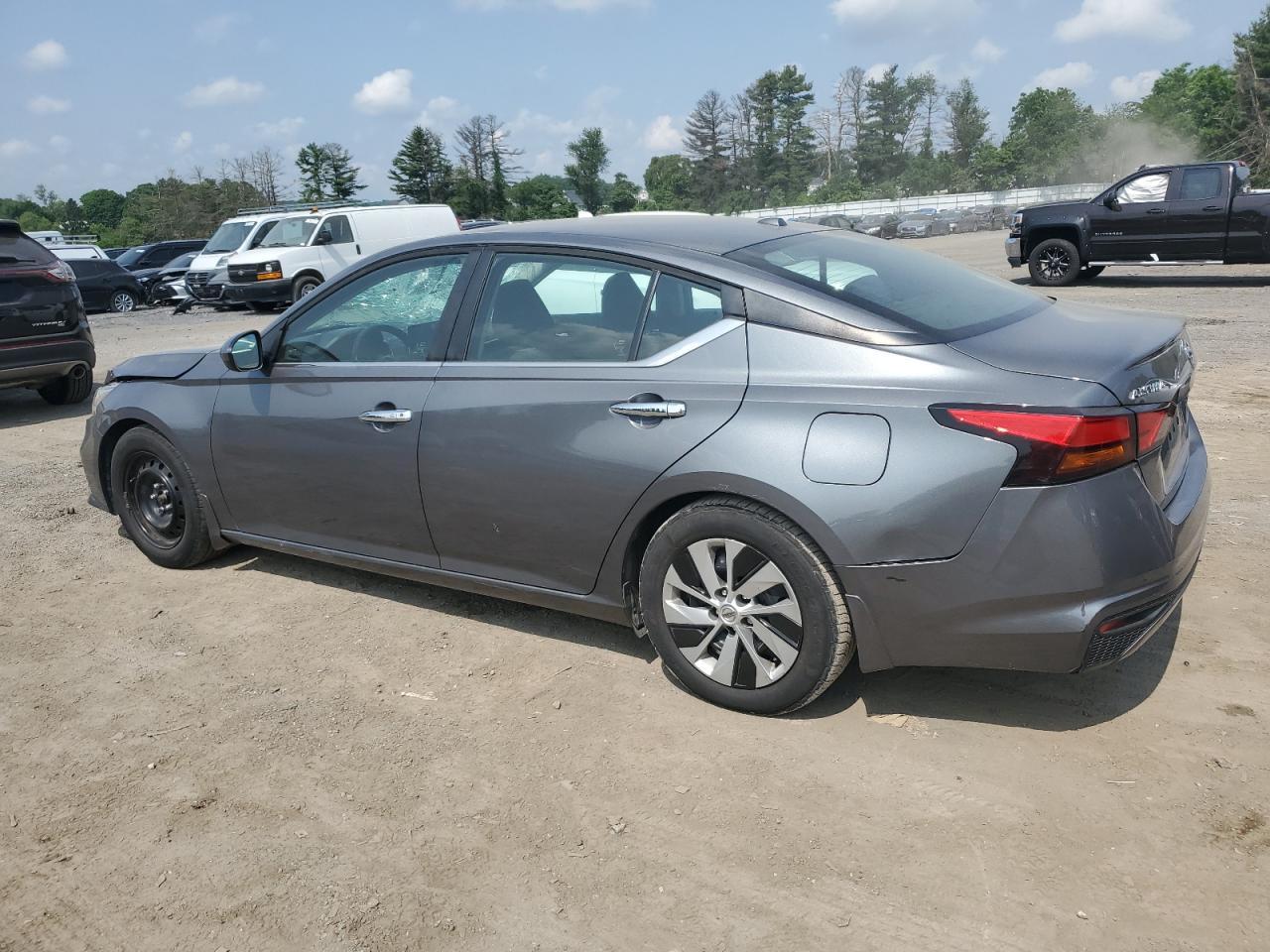 2020 Nissan Altima S - Фото 2