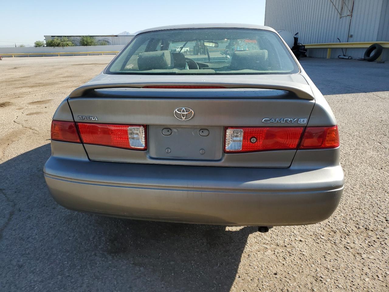 2000 Toyota Camry Le - Фото 6