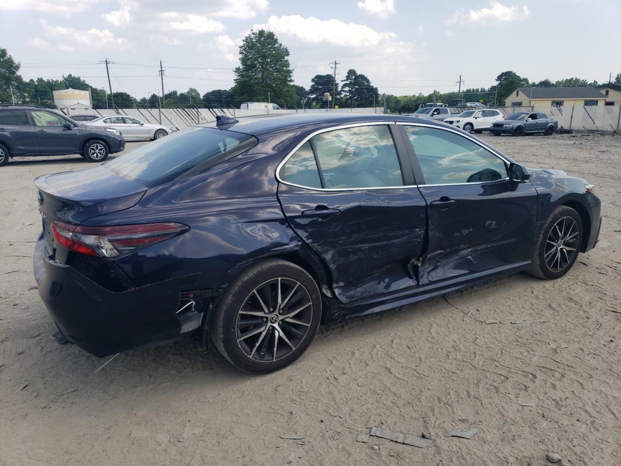 2022 Toyota Camry Se - Фото 3