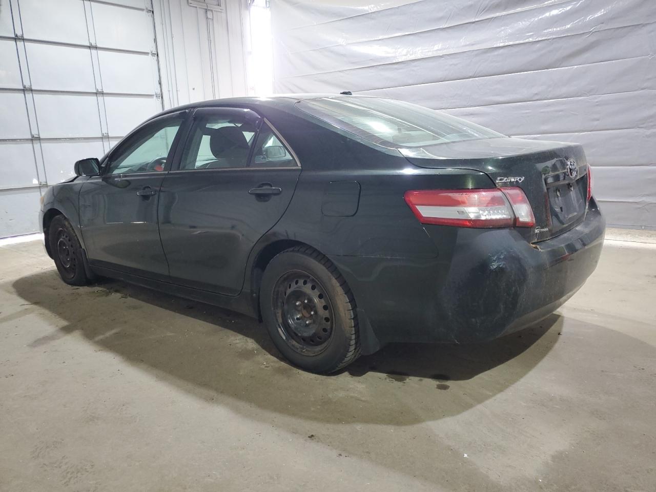 2010 Toyota Camry Base - Фото 2