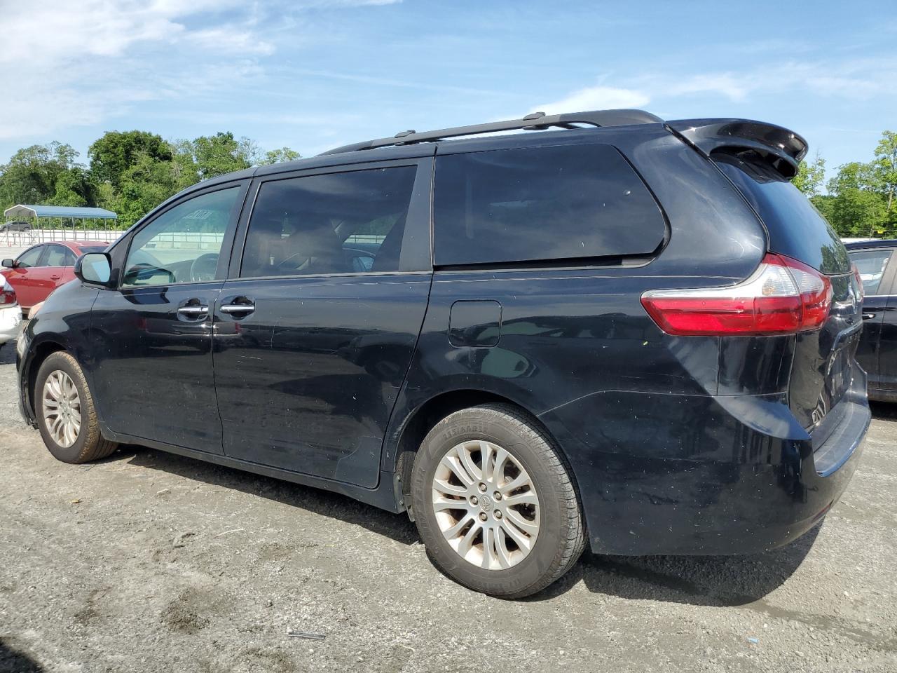 2016 Toyota Sienna Xle - Image 2