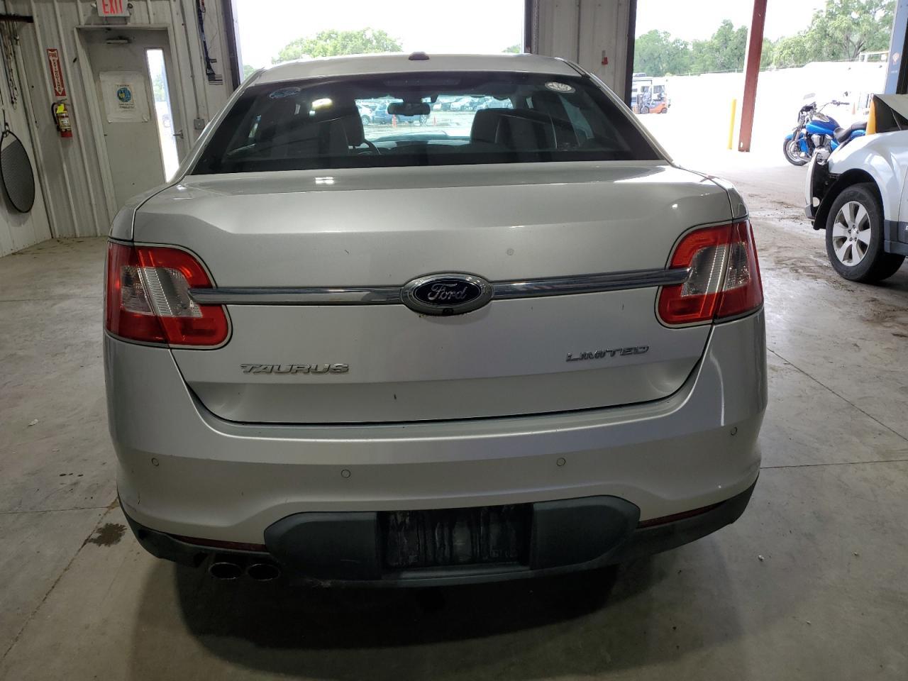 2011 Ford Taurus Limited - Image 6