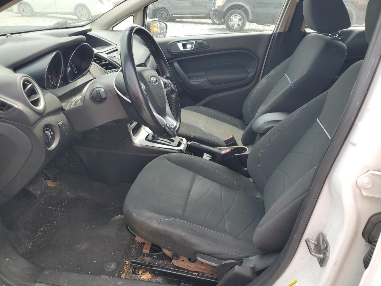 2014 Ford Fiesta Se - Фото 7