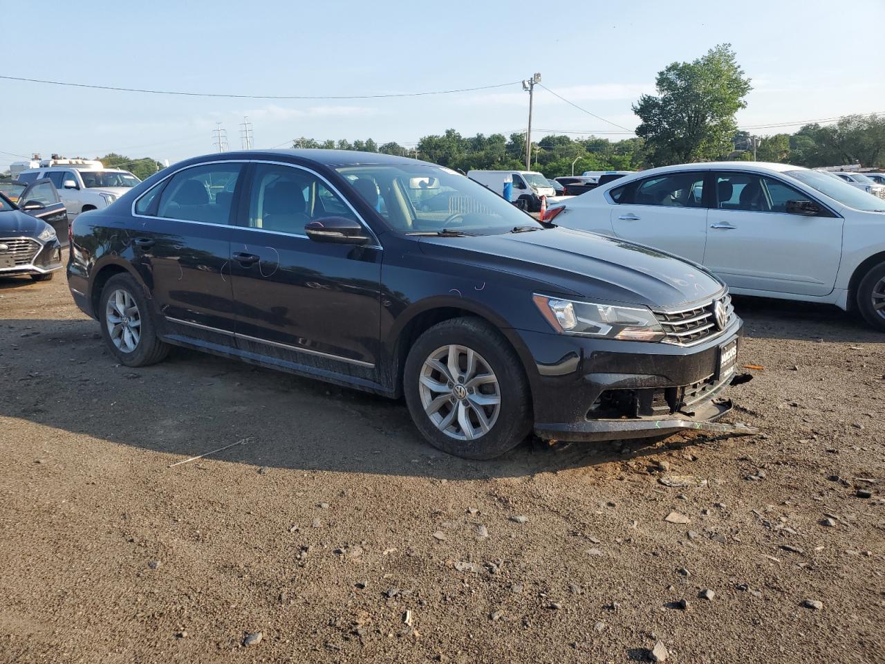 2017 Volkswagen Passat S - Фото 4
