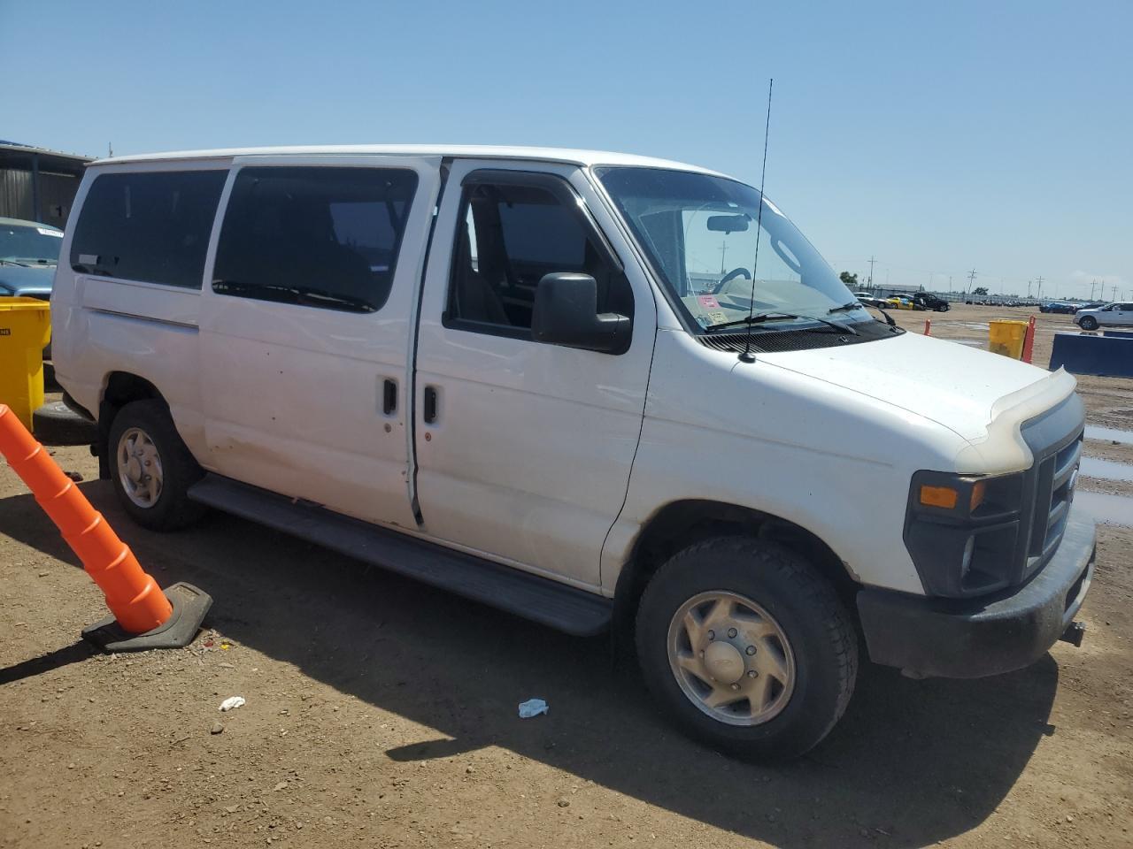 2010 Ford Econoline E350 Super Duty Wagon - Image 4