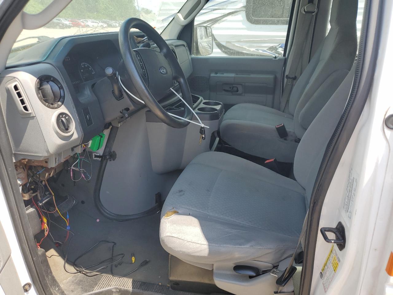 2010 Ford Econoline E350 Super Duty Wagon - Фото 7