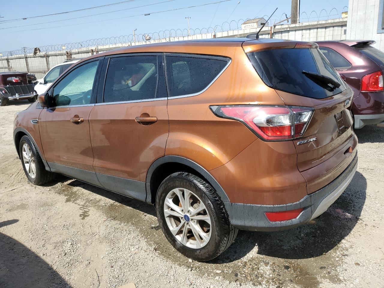 2017 Ford Escape Se - Фото 2